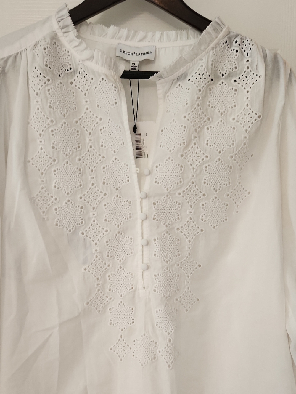Gibson Latimer White Eyelet Button-Front Peasant Blouse